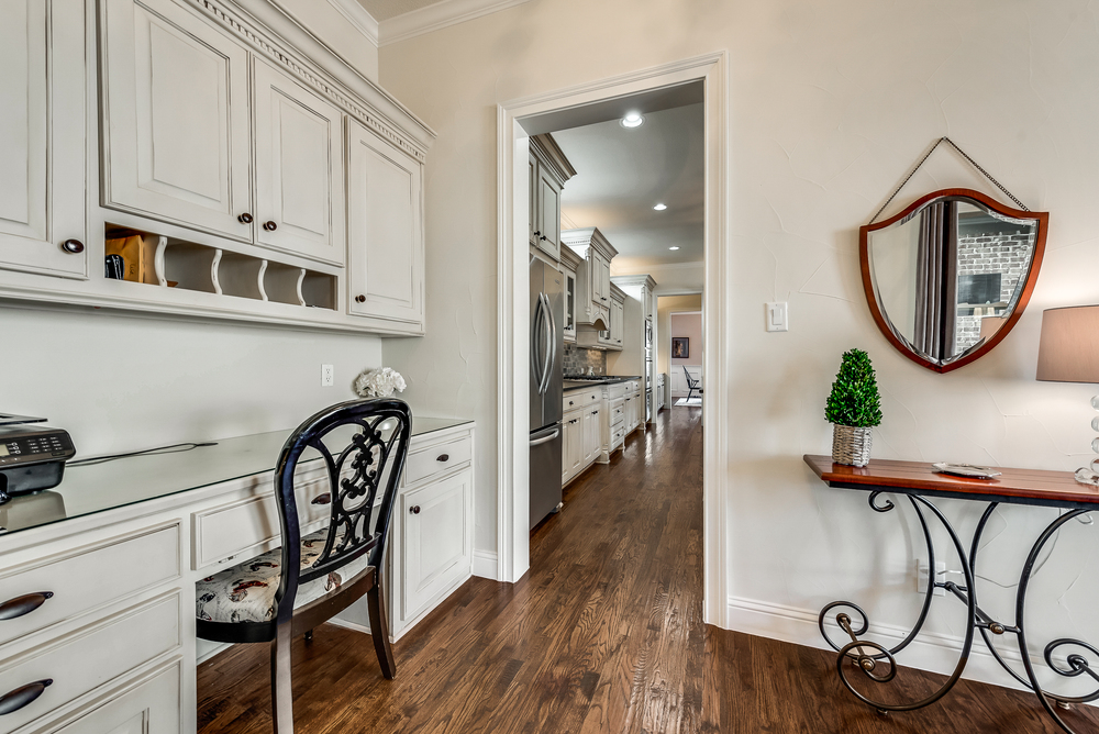    Built In Desk Alcove 