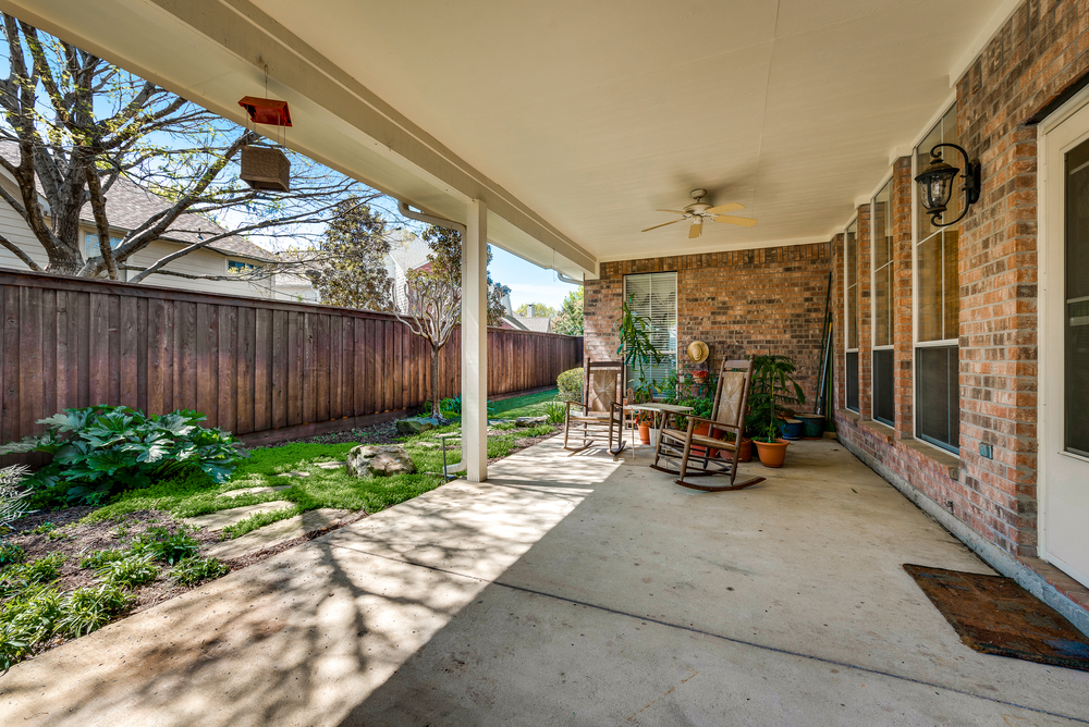      Cozy Back Covered Patio 