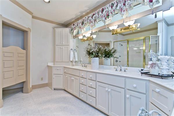    Master bath 