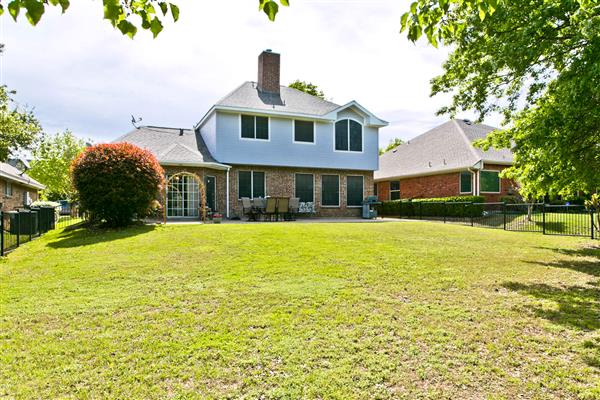    Sprawling Lawn 