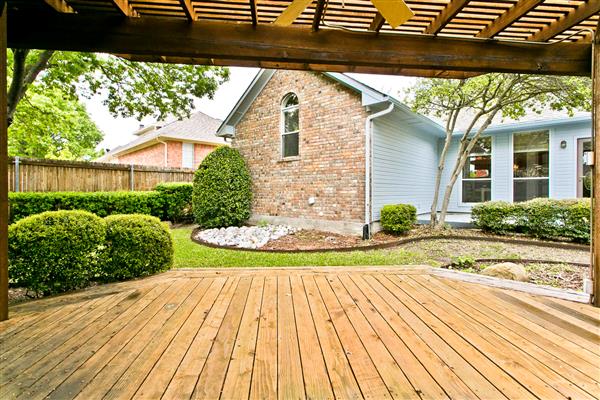    Deck with Pergola 