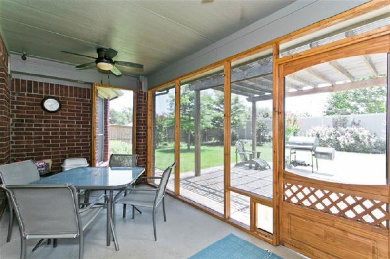    Screened in Back Patio 