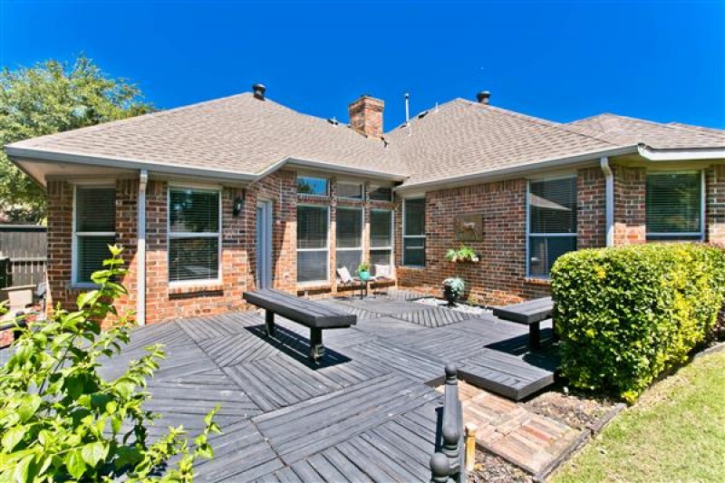    Wood Deck  Back Yard 