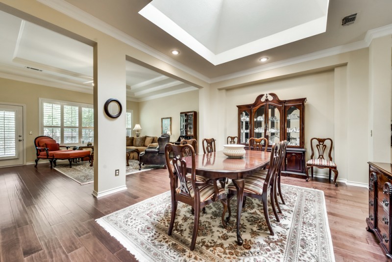    Formal Dining Room 