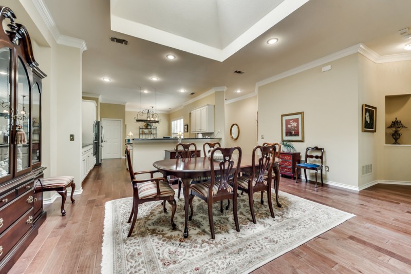    Formal Dining Room 