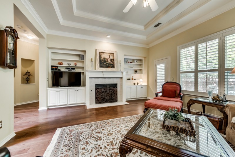    Gorgeous Built Ins and Gas Log Fireplace 