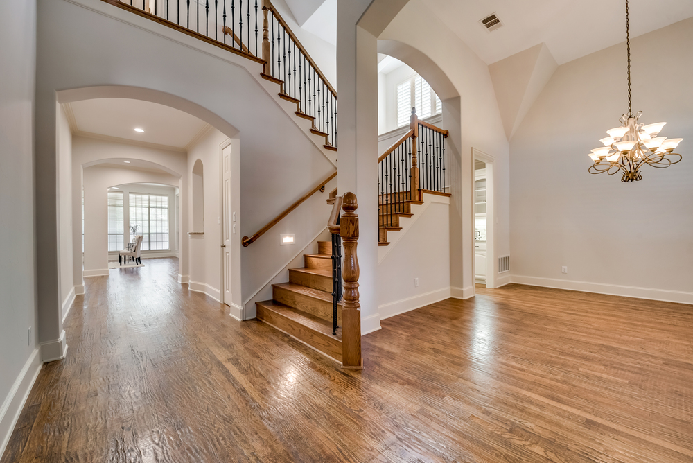    Entry features     Soaring Ceilings 