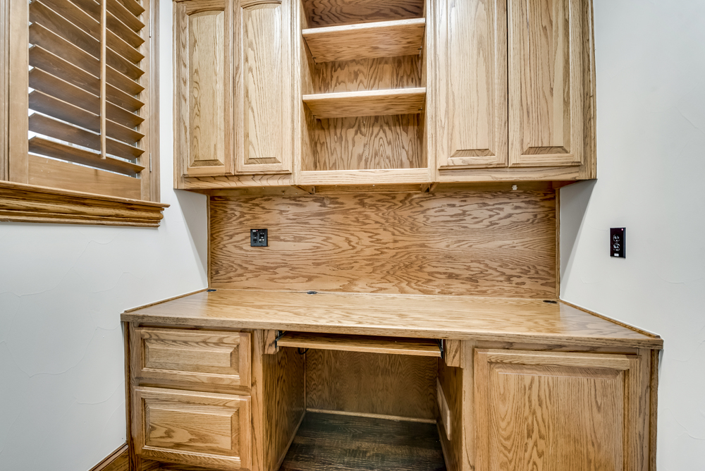    Executive Alcove features Built in Desk 