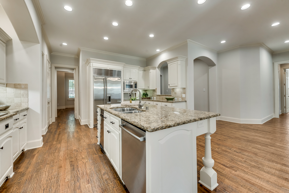    Gourmet Kitchen features granite counters 