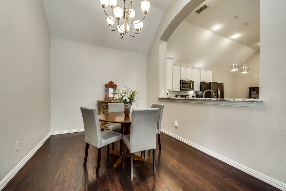    Elegant Formal Dining Room 