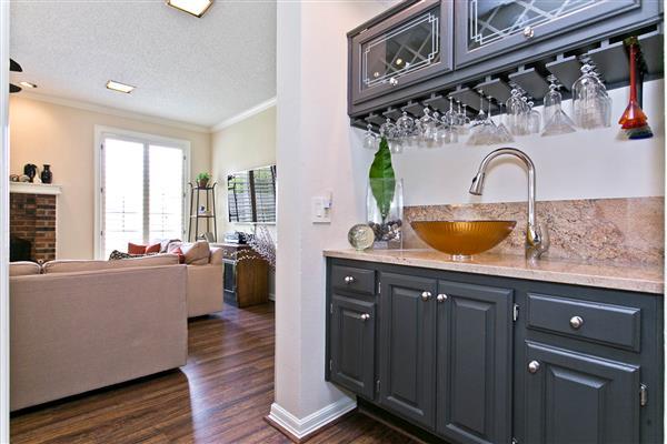    Wet Bar in Family Room 