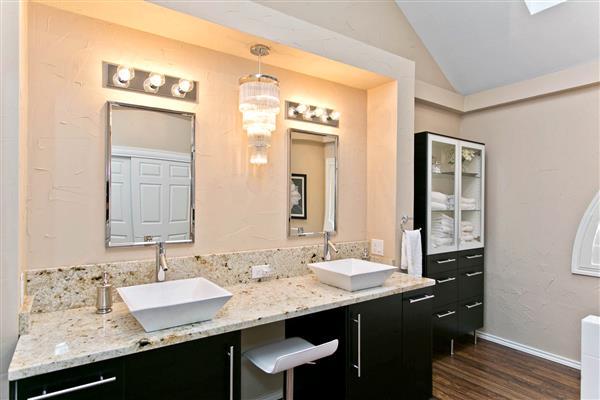    Master bath 