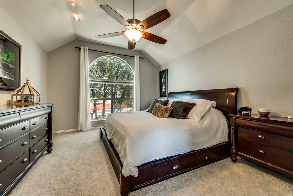    Master Suite with Vaulted Ceiling 