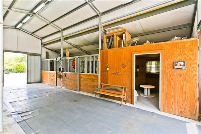    Two Horse Stalls  Tackroom 