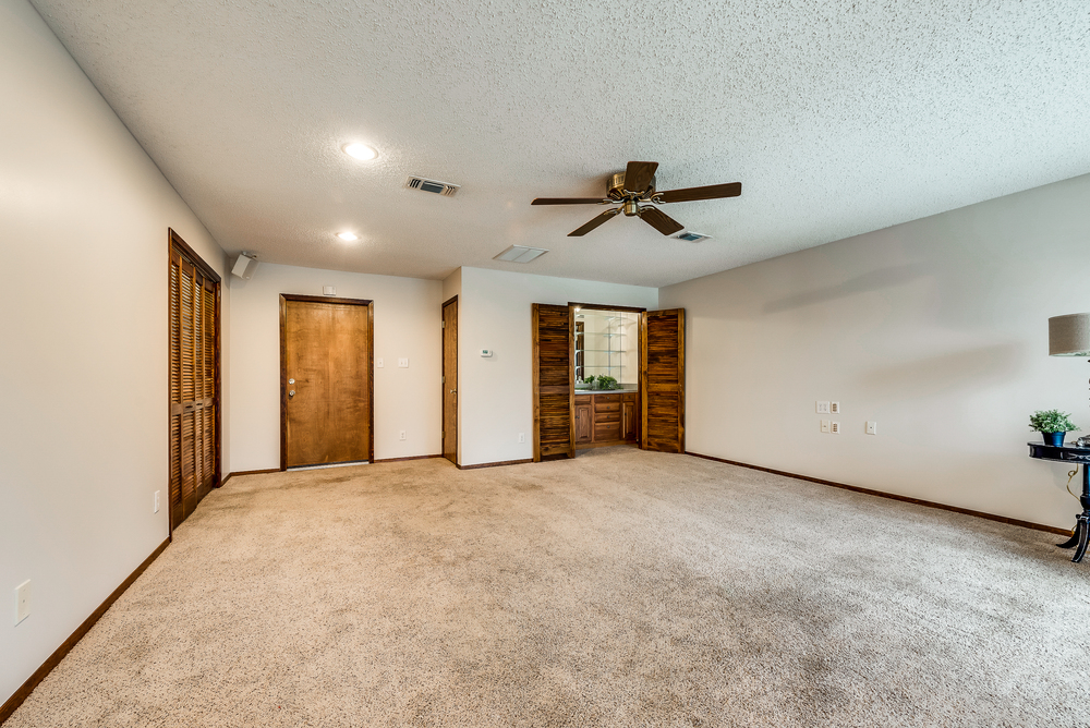    Game Room or Den with Wet Bar 