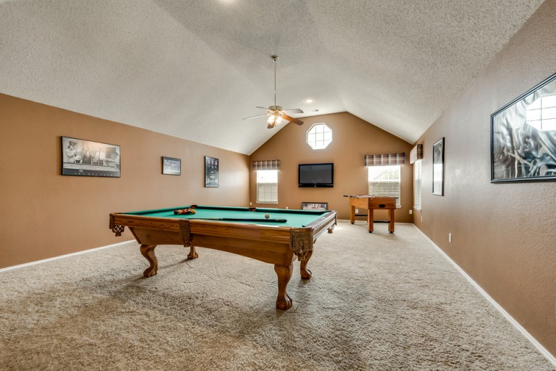    Spacious Game Room 