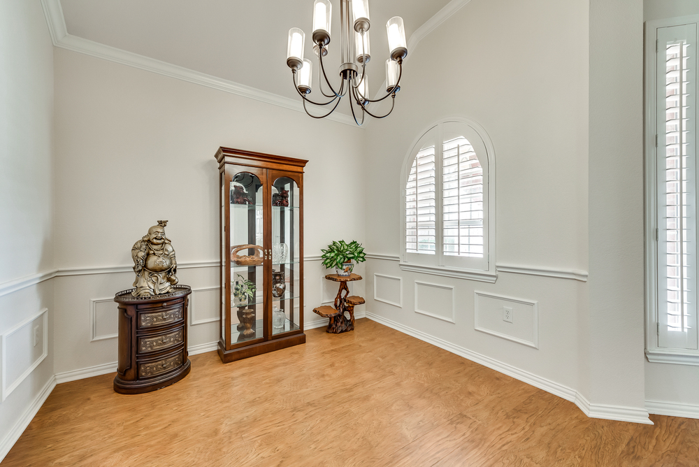    Formal Dining Room 