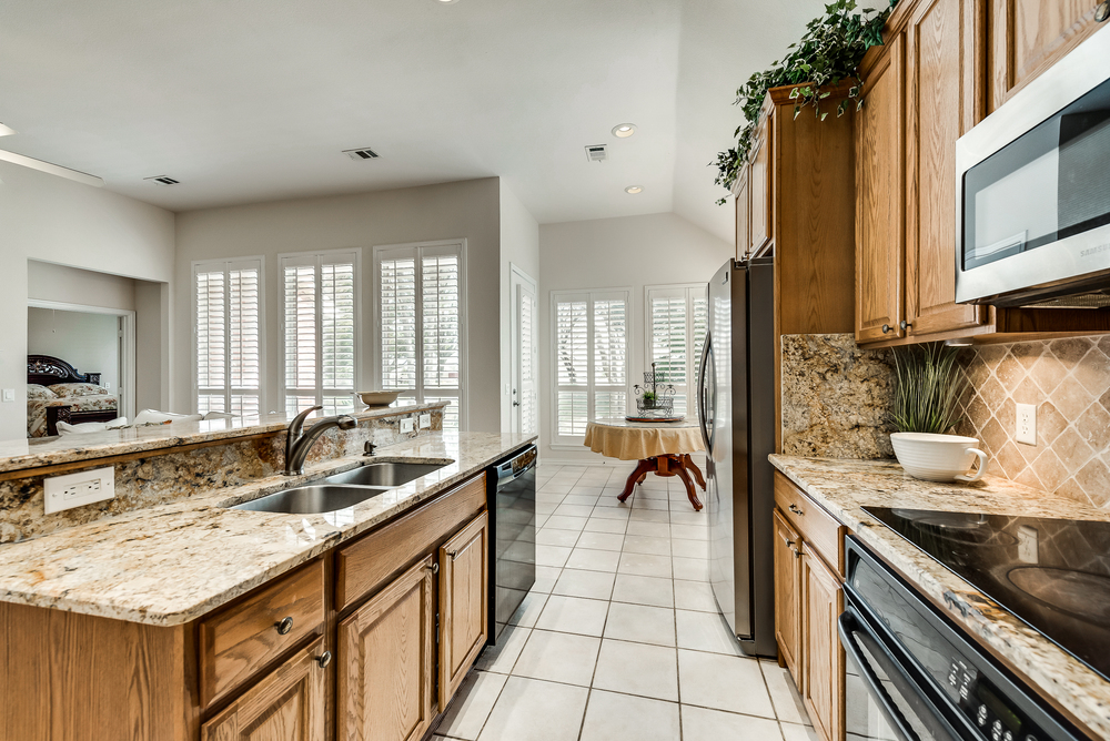    Chef s Kitchen with Granite Countertops 