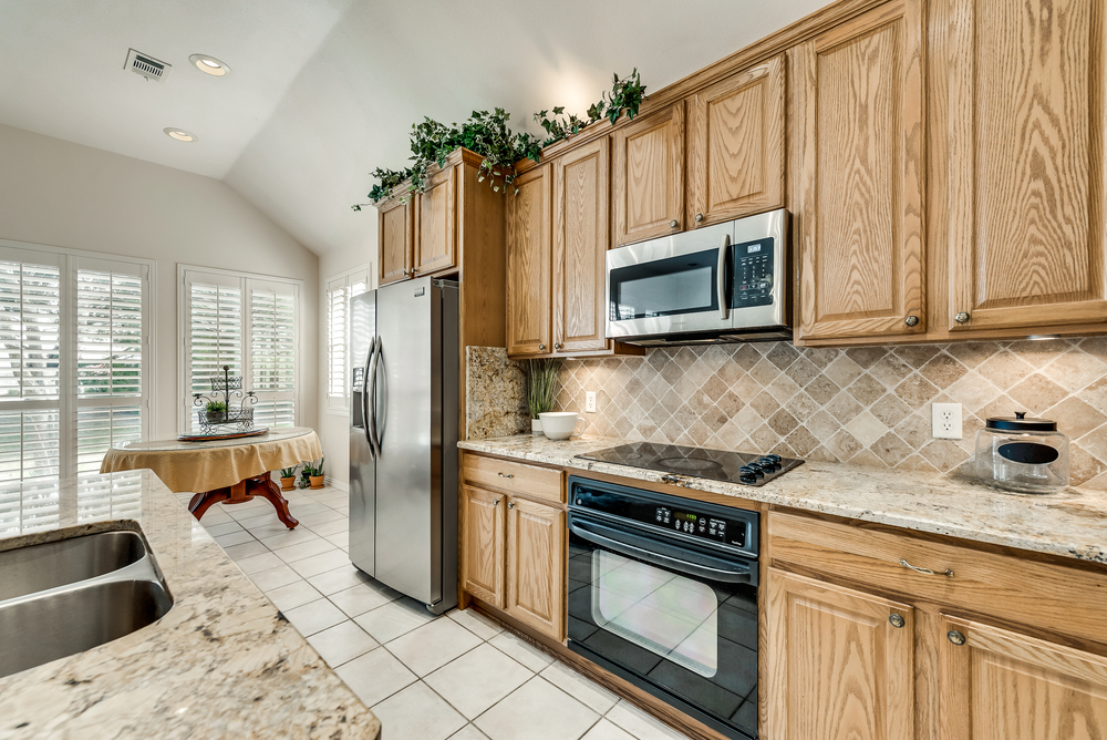    Chef s Kitchen with Granite Countertops 