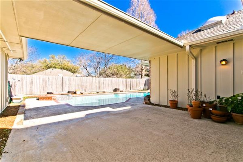    Breezeway  Patio 