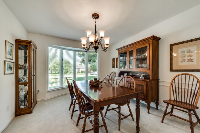    Formal Dining Room 