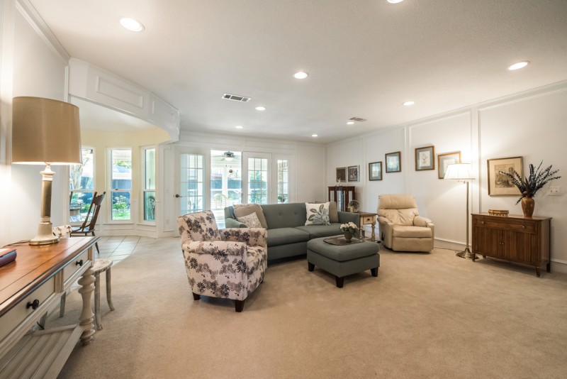    Family Room looking out to Sun Room 