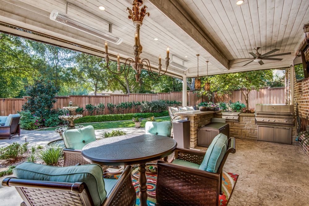    Outdoor Kitchen and Patio 