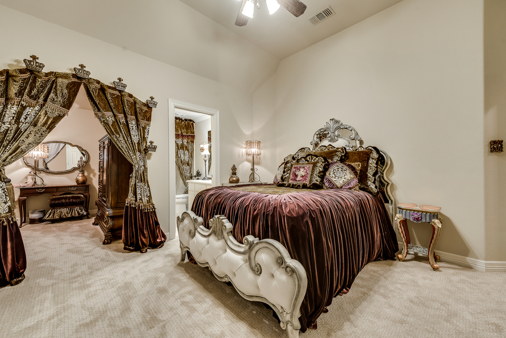    Upstairs Bedroom with Sitting Room 