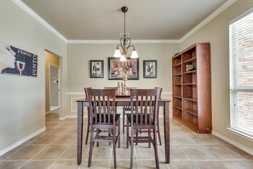    Formal Dining with Crown Molding 