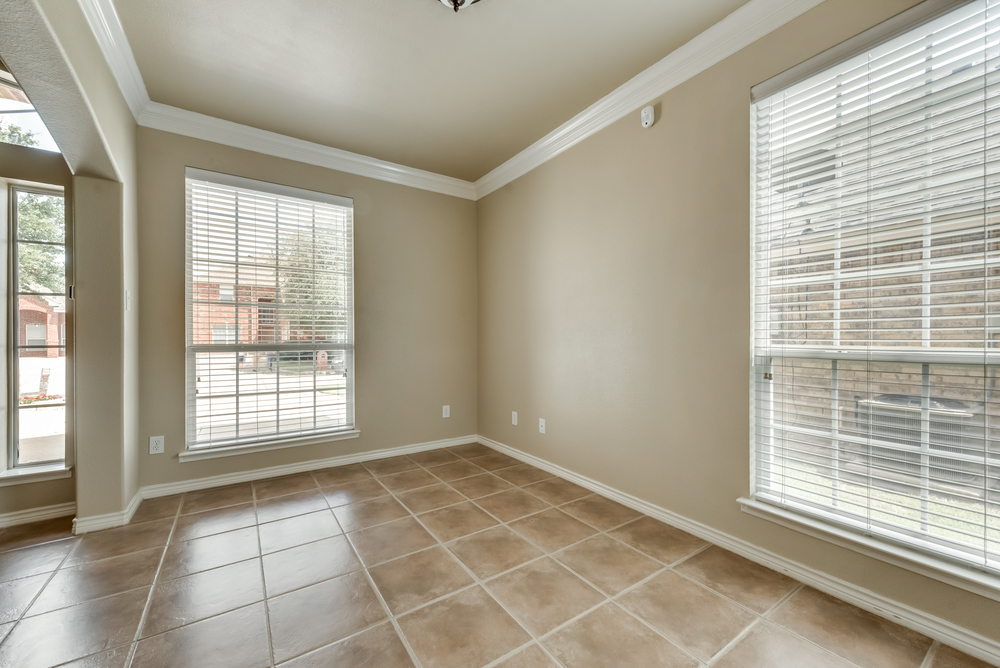    Formal Living with Double Crown Molding 