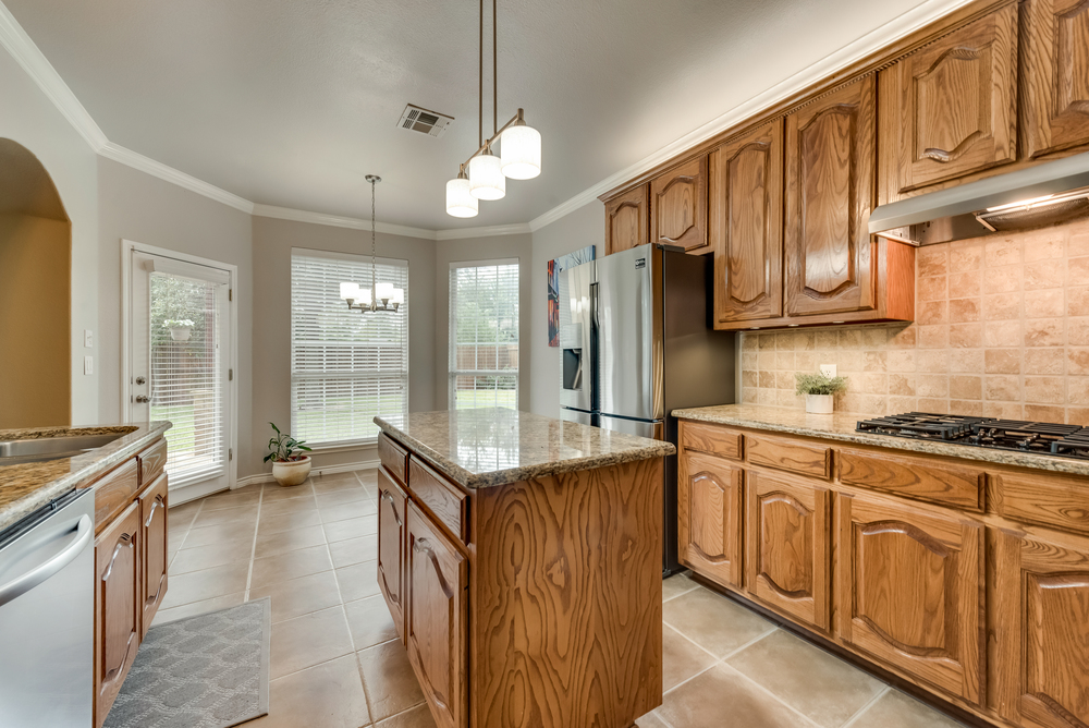    Kitchen includes Under Mount Lighting 