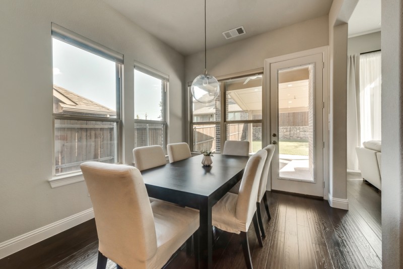    Breakfast Area with Great Natural Light 