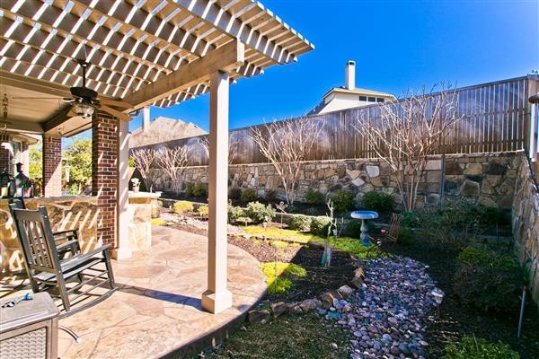    Pergola Sitting Area 