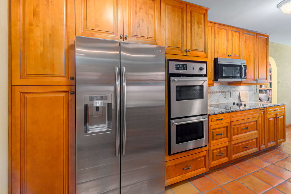    Updated Cabinetry and Stainless Steel Appliances 