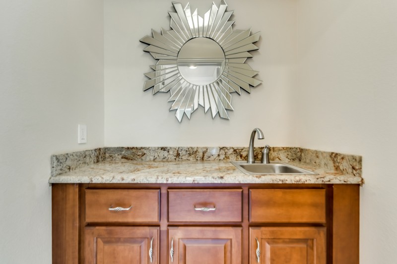    Family Room Wet Bar 