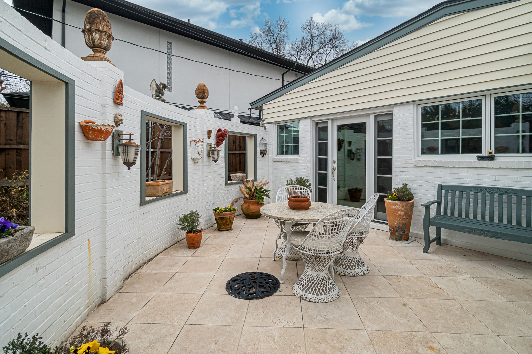    Open Patio Courtyard 