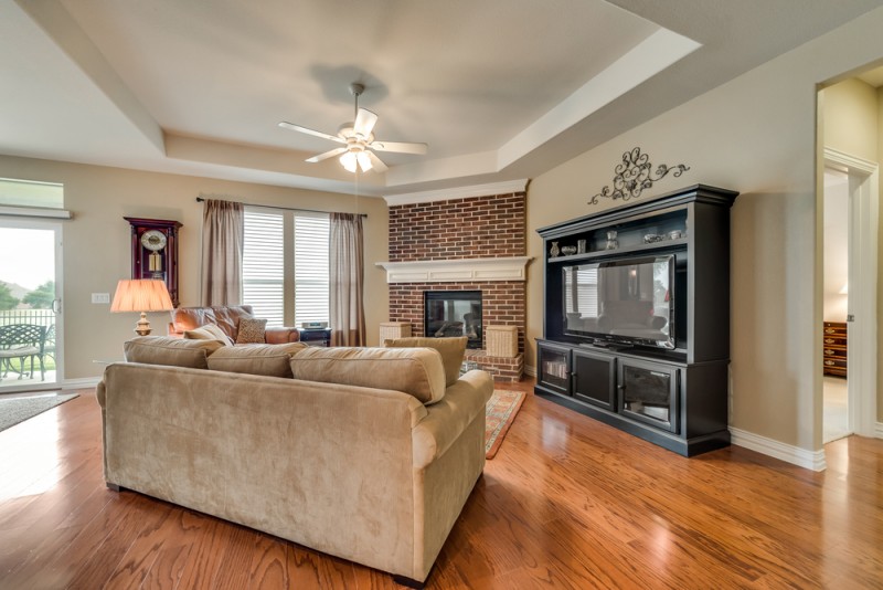    Beautiful Floors and Great Natural Light 