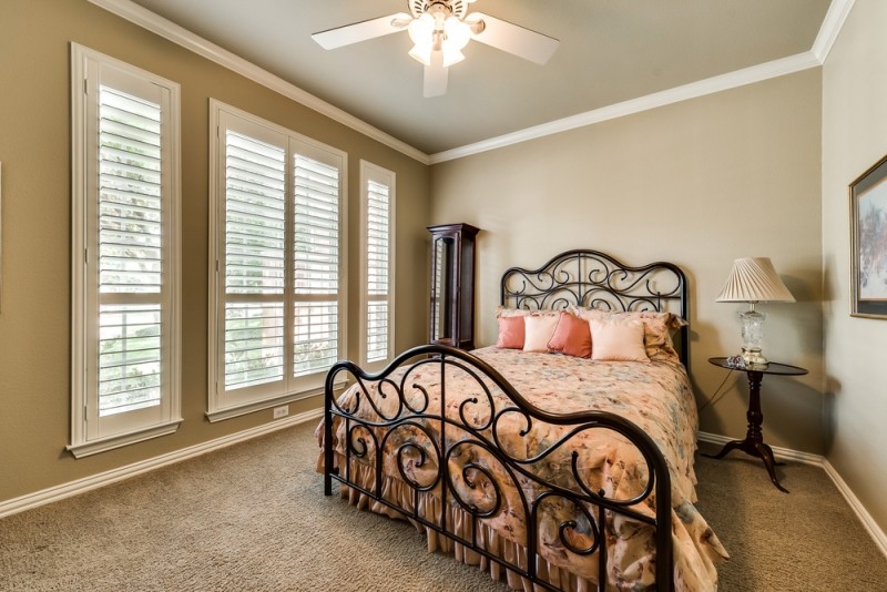    Downstairs Guest Bedroom 