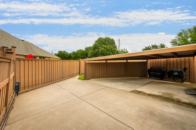    Carport  Electric Gate 