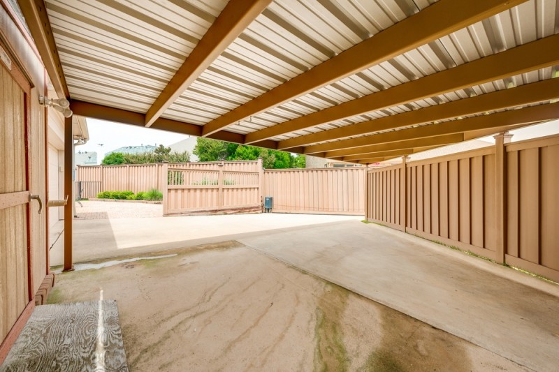    Carport  Electric Gate 