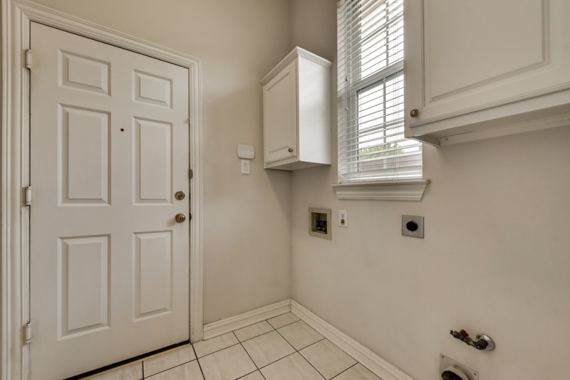    Utility Room with Room for Fridge 