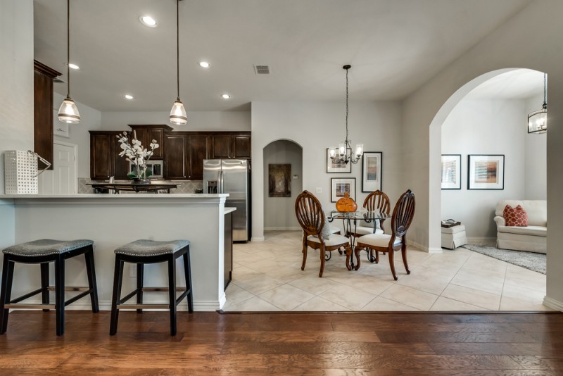    Gourmet Kitchen and Charming Breakfast Area 