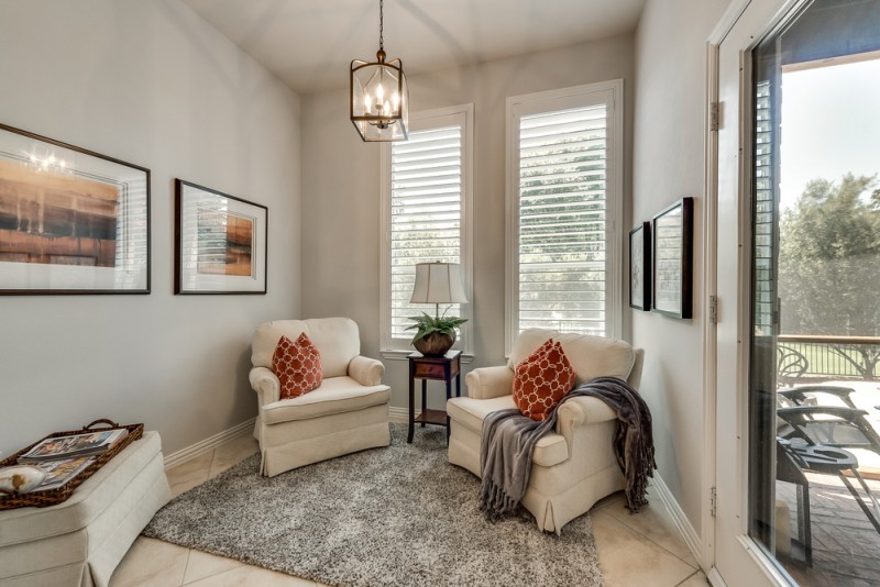    Cozy Sitting Room 