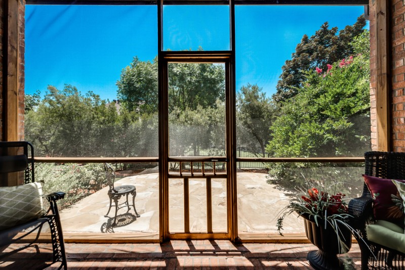    Screened Porch 