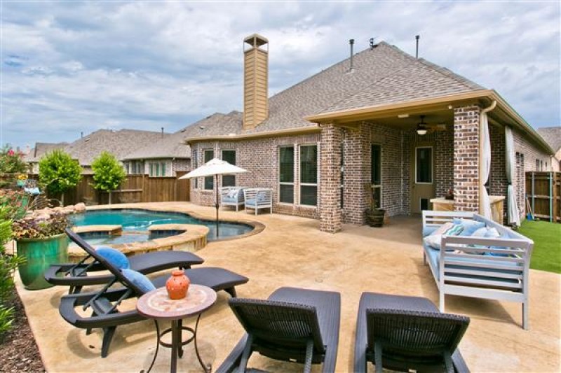    Covered Porch  Outdoor Kitchen 