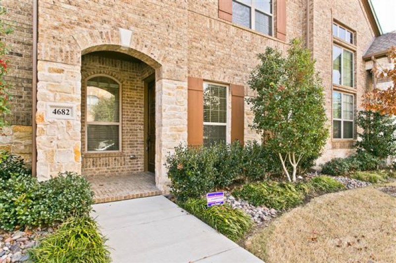    Covered Porch Entrance 