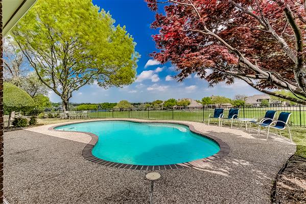     Pool with view 