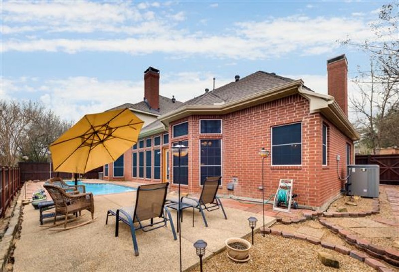    Pool  Patio 