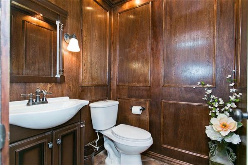    Main Level Powder Room 