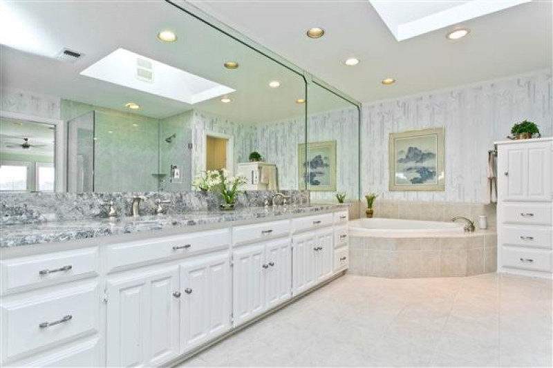    Master Bath 